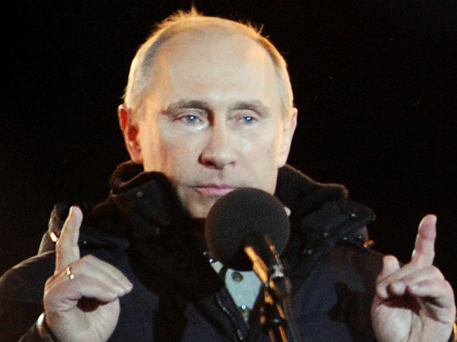Владимир Путин уверенно лидирует на президентских выборах России набрав 63% голосов