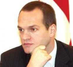 Лидер парламентского большинства Грузии осудил Бидзину Иванишвили, но без имен