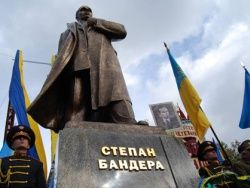 Степна Бандеру окончательно лишили звания Героя Украины