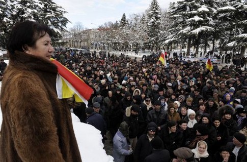 Сторонники Аллы Джиоевой вновь митингуют в Цхинвали