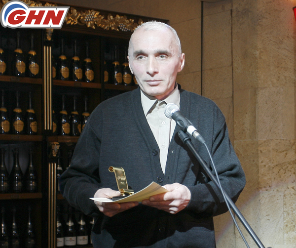 «Золотой пергамен» за вклад в искусство Грузии вручен писателю Зурабу Лежава